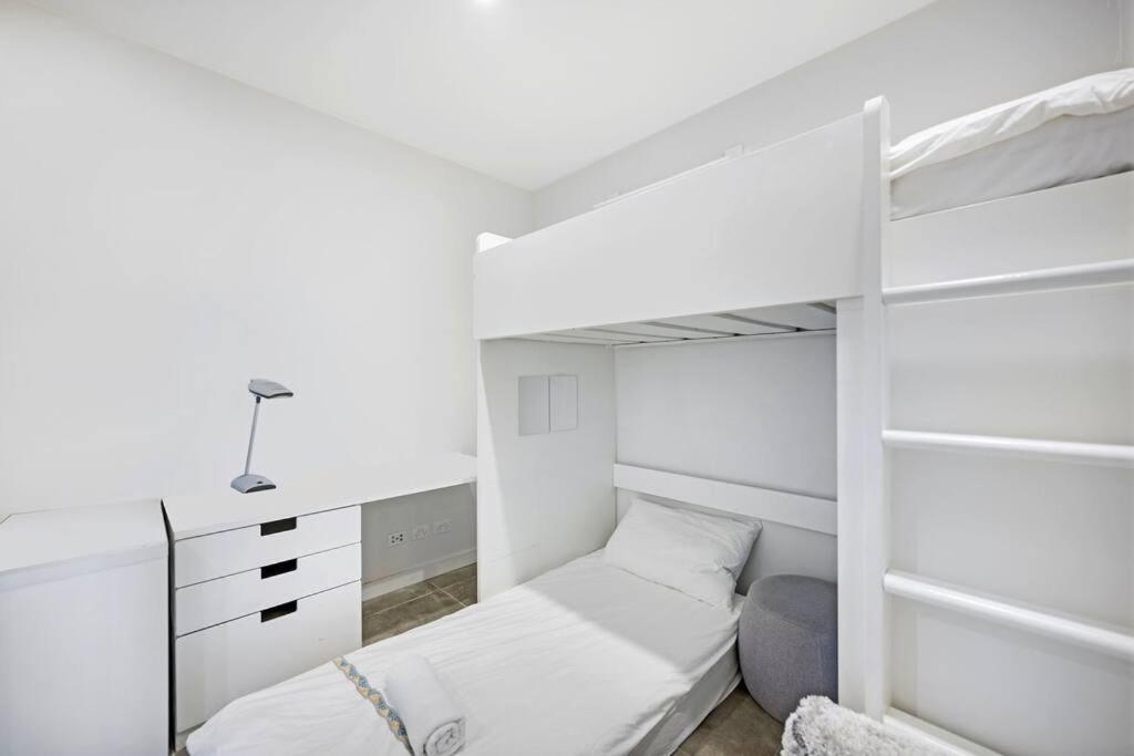 Convenient 3Br Close To Airport & Mascot Station シドニー エクステリア 写真